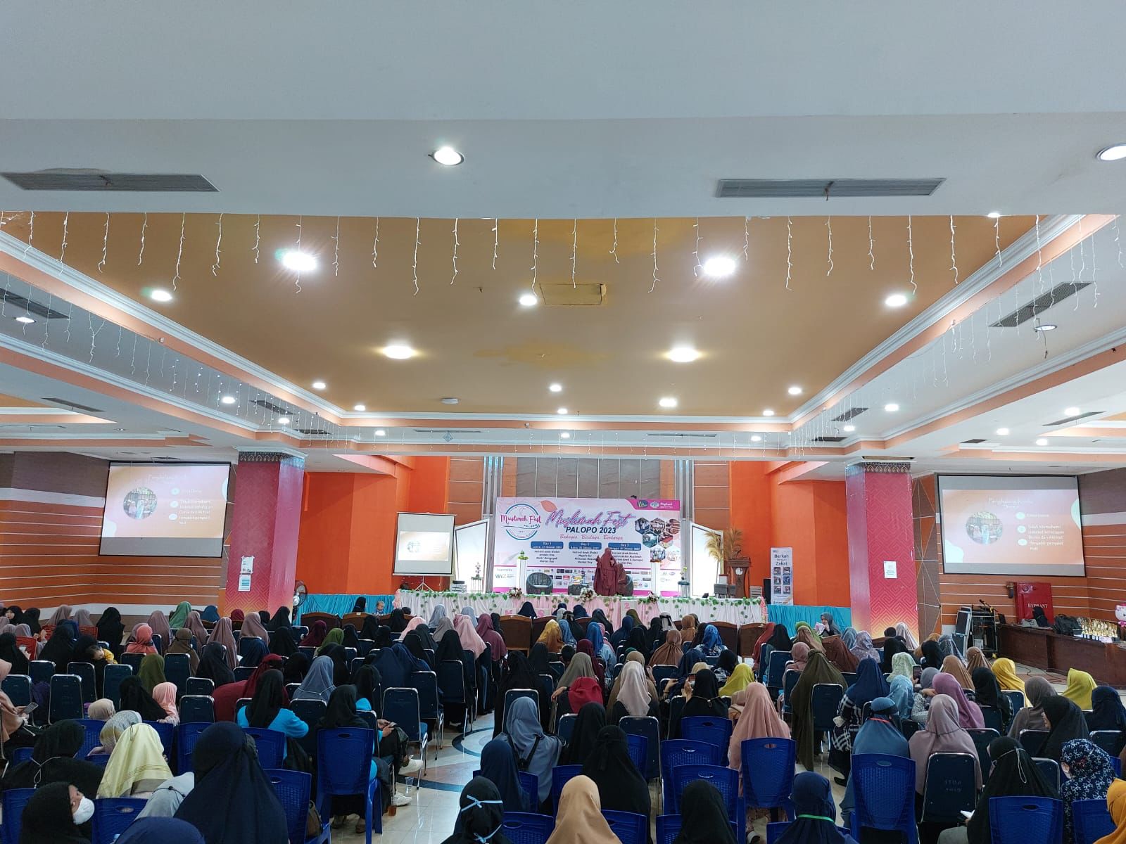 Pengajian Akbar Muslimah (PAM) Wahdah Islamiyah Palopo Ikut Meriahkan Rangkaian Kegiatan Muslimah Fest 2023