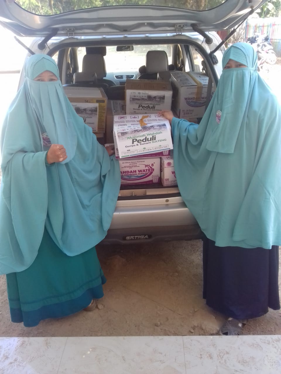 Tiba di Makassar Korban Gempa Palu  disambut oleh Tim Muslimah Peduli
