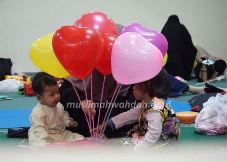 Tim Muslimah Kids Care Mukernas Wahdah Islamiyah, Ajak anak bermain Kreatif