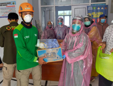 Wahdah Islamiyah Salurkan Donasi Alat Pelindung Diri untuk Tenaga Kesehatan Puskesmas di Kabupaten Maros Sulsel