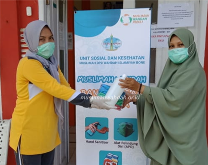 Muslimah Wahdah Bone Salurkan Bantuan ke 6 Rumah Sakit dan Pusat Kesehatan