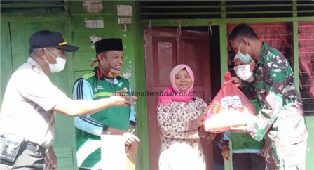 Bersama TNI dan POLRI, WITC Kabupaten Bintuni Salurkan Paket Sembako untuk Terdampak Covid-19