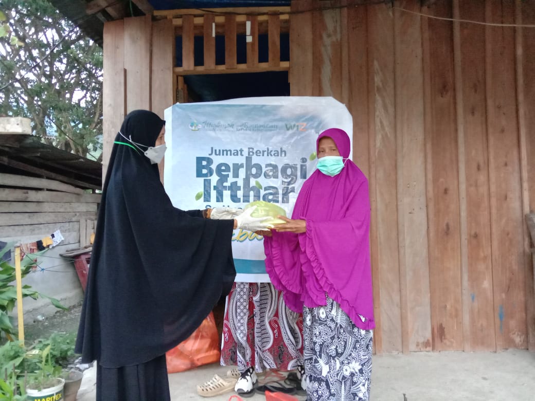 Tebar Ifthar Tahap II Muslimah Wahdah Kolaka Utara Menyalurkan 658 Paket Ifthar