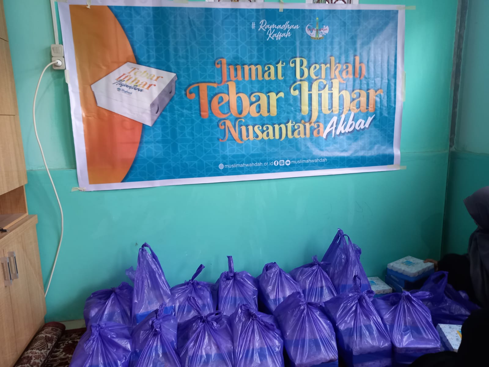 Gelar Tebar Ifthar Akbar, Muslimah Wahdah Se- Sulawesi Tengah Bagikan 6.223 Paket