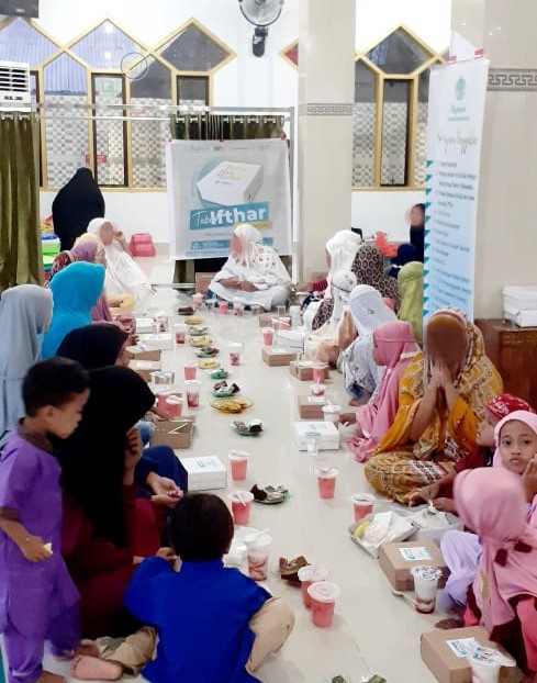 Gandeng 16 Kabupaten Kota, Muslimah Wahdah Sulawesi Tenggara Bagikan 14.939 Paket Buka Puasa