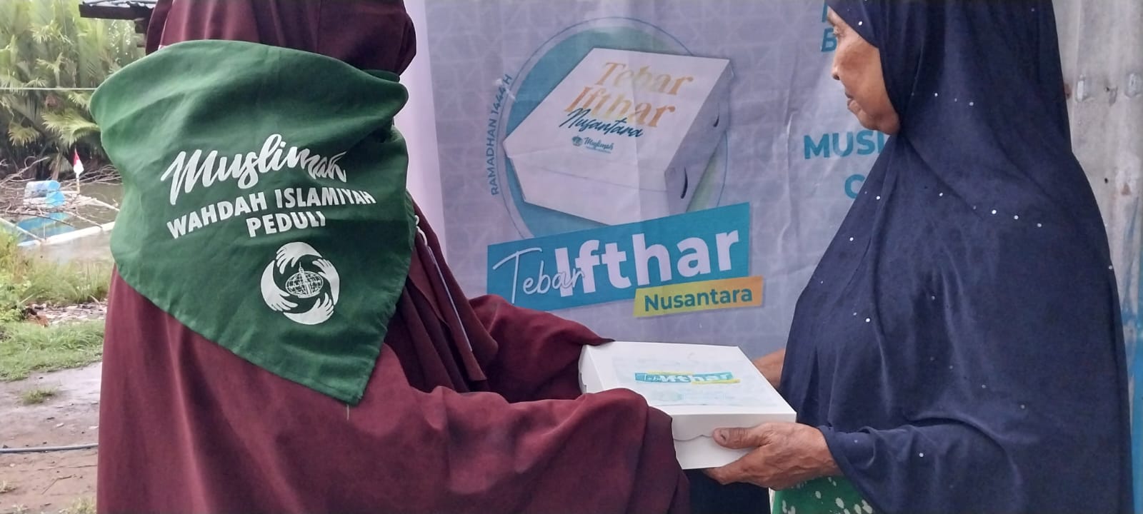 Tebar Iftar Muslimah Wahdah Takalar Nelayan Berusia 60 Tahun Ini Semua ...