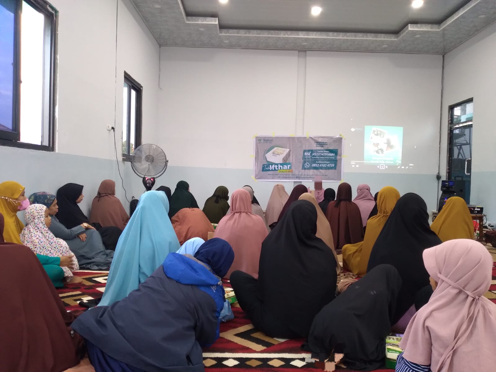 Muslimah Wahdah Wilayah Sulawesi Tengah Helat Tebar ifthar Nusantara, Berbagi kebahagiaan di bulan Penuh Berkah