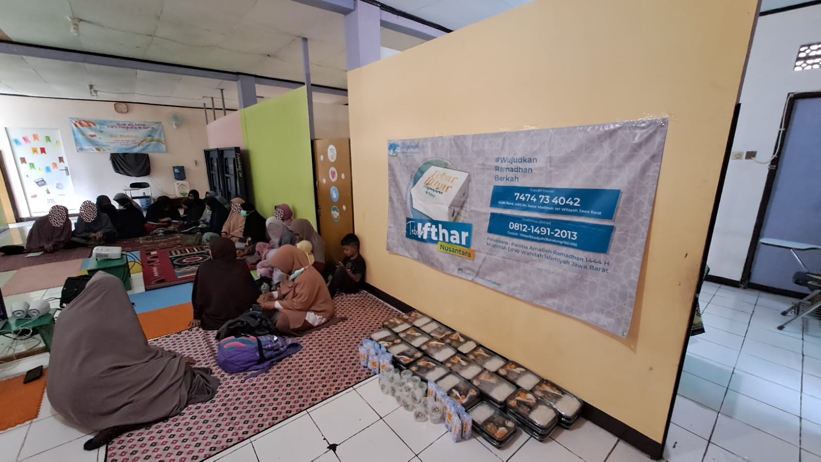 Penutupan DMHQ Muslimah Wahdah Kabupaten Bandung Dengan Nobar dan Tebar Iftar