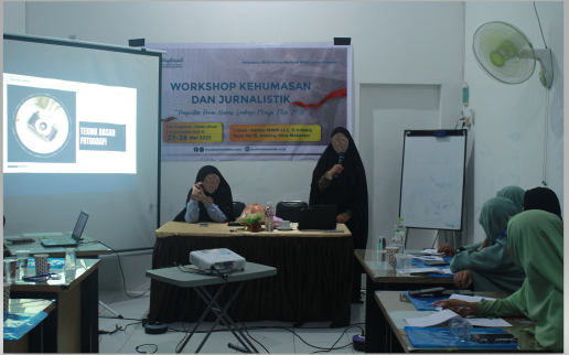 Ustadzah Fauzia Ramdani dalam Workshop Kehumasan dan Jurnalistik MWW Sulsel: Dokumentasi Tidak Pernah Menunggu Momen